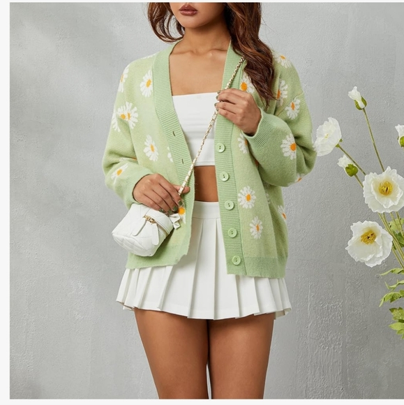 Amazon Women Y2K Daisy knit cardigan, in lime green. One size. - Picture 2 of 8